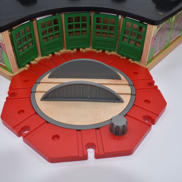 Roundhouse Train Shed w/ 5 Way Switch Track Thomas & Friend Wooden Railway 2004 - Picture 7 of 10